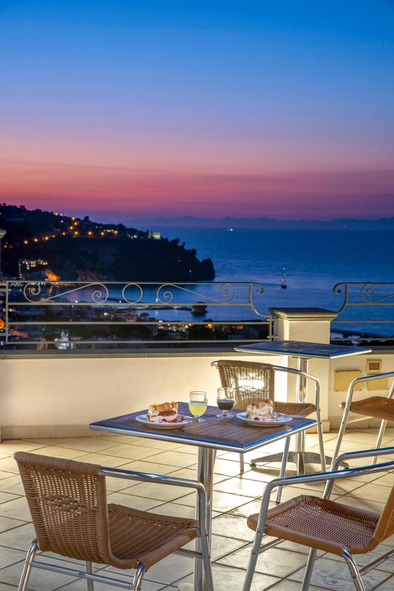 Hotel Bel Tramonto Казамиччола-Терме Экстерьер фото